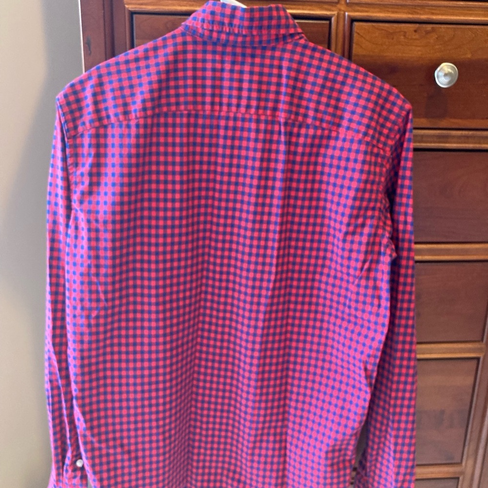 Gap men’s button down shirt, size small, navy blue and red checks, long sleeve - Picture 5 of 5